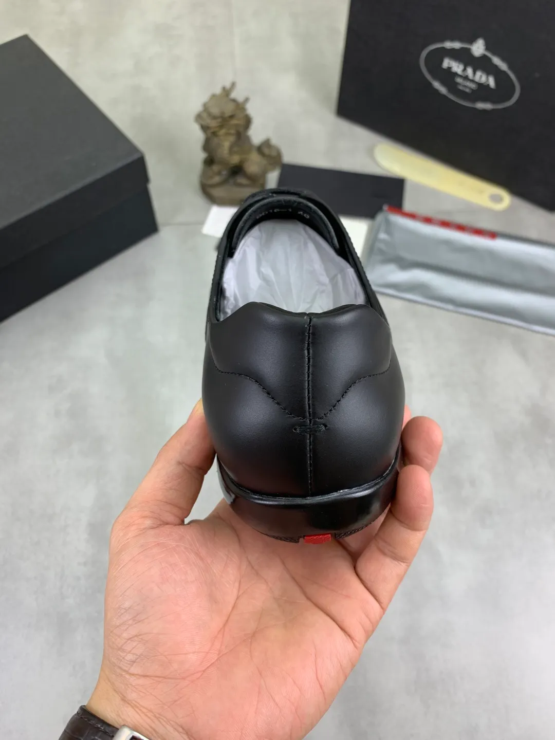Men's men's shoes💰P580💰【New style】Top quality, classic popular models on the official website, timeless for a century,🆘 The trendy brand (Prada) mainly promotes popular models, avant-garde and versatile fashionable men's shoes, private version molding, cowhide surface splicing 1:1 oil edge processing... fashionable and simple, original imported cowhide interior cowhide feet; the atmosphere and personality are more fashionable, eye-catching and pursuing class. It will subvert old ideas and be a must-have for fashionistas who want to spend time with you! Must keep it! High-end comfort, high-end quality workmanship. Size: 38-44 Available in black. full package